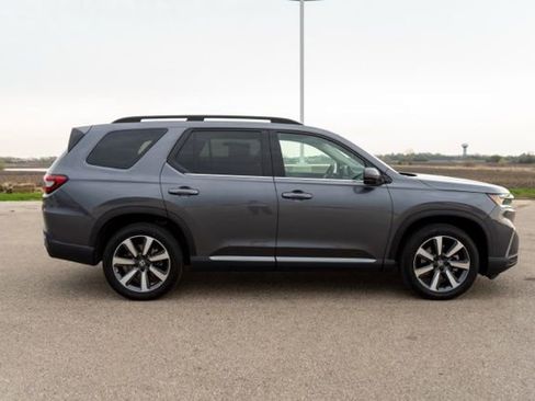 Used 2025 Honda Pilot Touring image 8