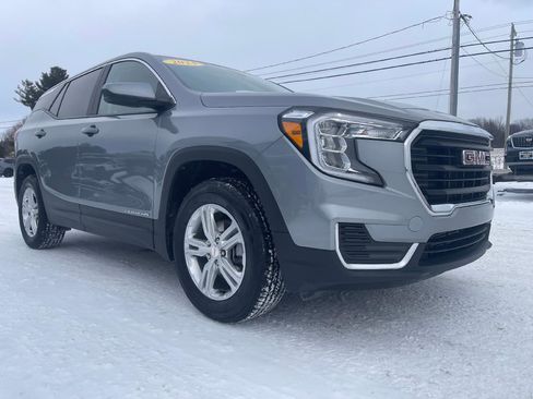 Used 2024 GMC Terrain SLE image 1