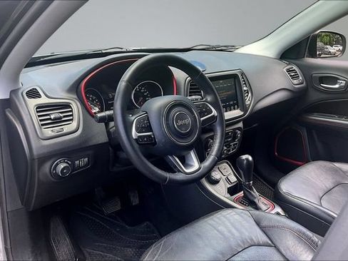 Used 2017 Jeep Compass Trailhawk w/ Leather Interior Group AWD/4WD image 17