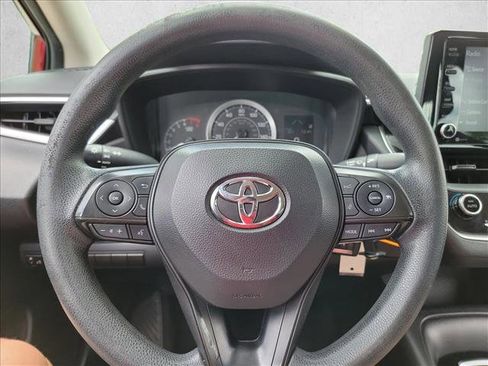 Used 2022 Toyota Corolla LE FWD image 15