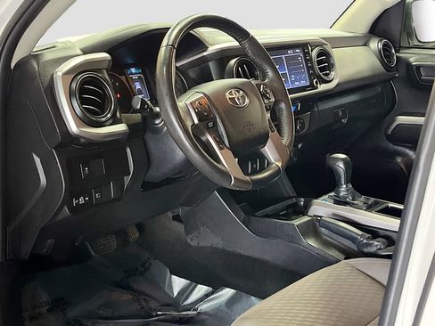 Used 2022 Toyota Tacoma SR5 w/ Black Out Package (TMS) AWD/4WD image 9