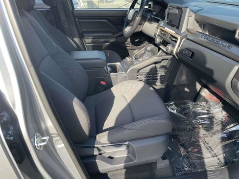 Used 2025 Toyota Tacoma SR5 AWD/4WD image 41