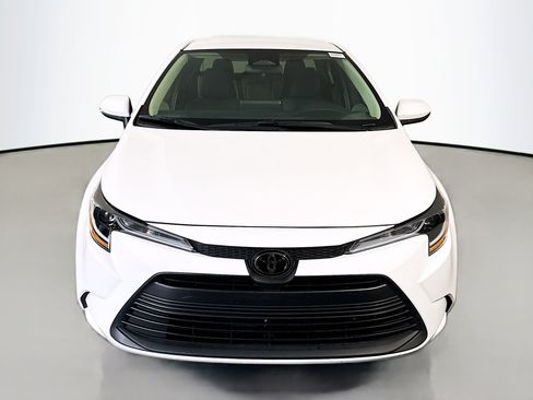 Used 2024 Toyota Corolla LE image 2