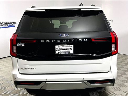 Used 2025 Ford Expedition Platinum AWD/4WD image 4