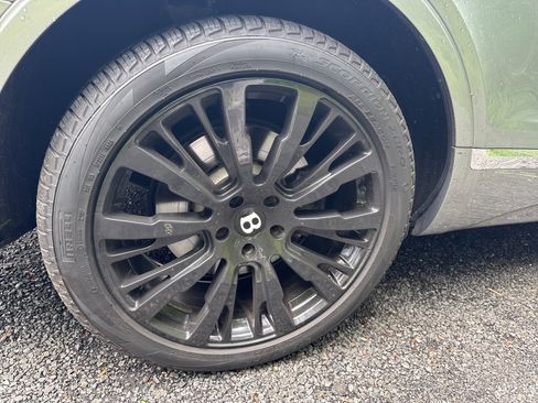 Used 2018 Bentley Bentayga Activity image 51