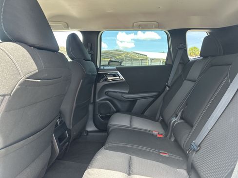 Used 2023 Mitsubishi Outlander ES FWD image 22