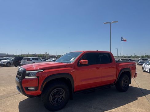 Certified 2025 Nissan Frontier PRO-4X image 9