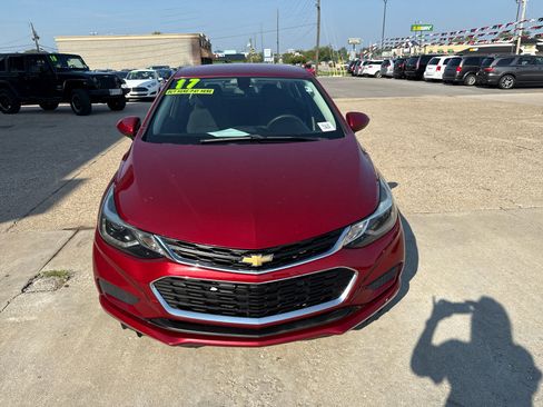 Used 2017 Chevrolet Cruze LT w/ Convenience Package image 7
