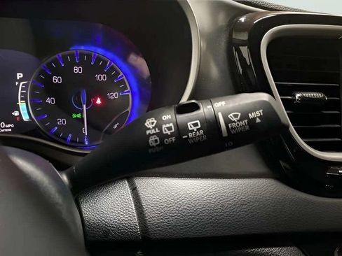 Used 2025 Chrysler Pacifica Select FWD image 36