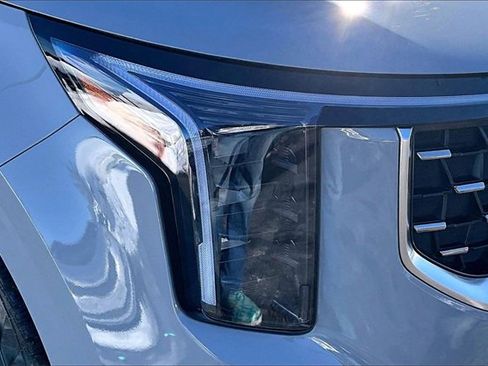 Certified 2025 Kia Carnival SX image 28