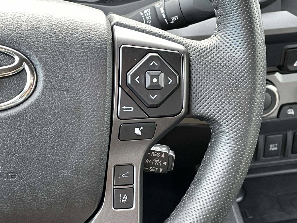 Used 2022 Toyota Tacoma TRD Off-Road w/ Technology Package AWD/4WD image 24