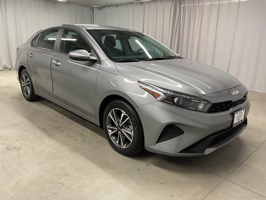 Used 2023 Kia Forte LXS w/ LXS Technology Package FWD image 2