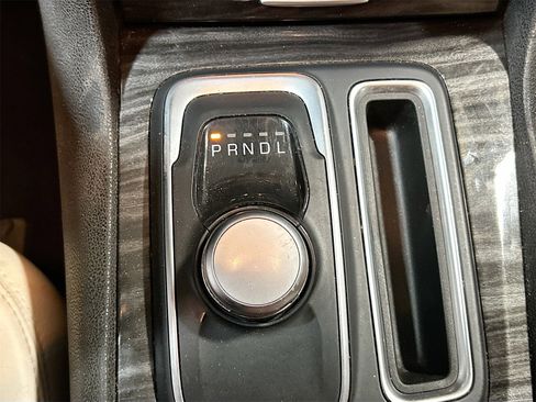 Used 2016 Chrysler 300 Limited image 16