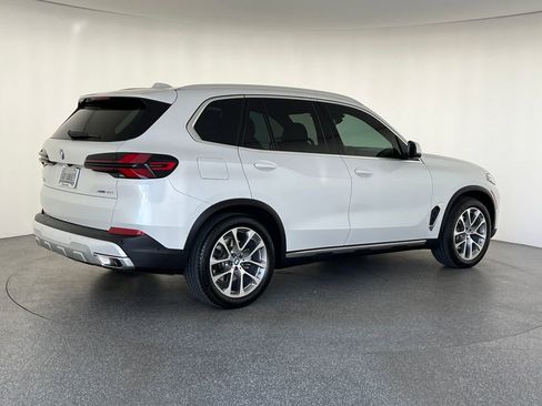 Used 2024 BMW X5 xDrive40i w/ Parking Assistance Package AWD/4WD image 3