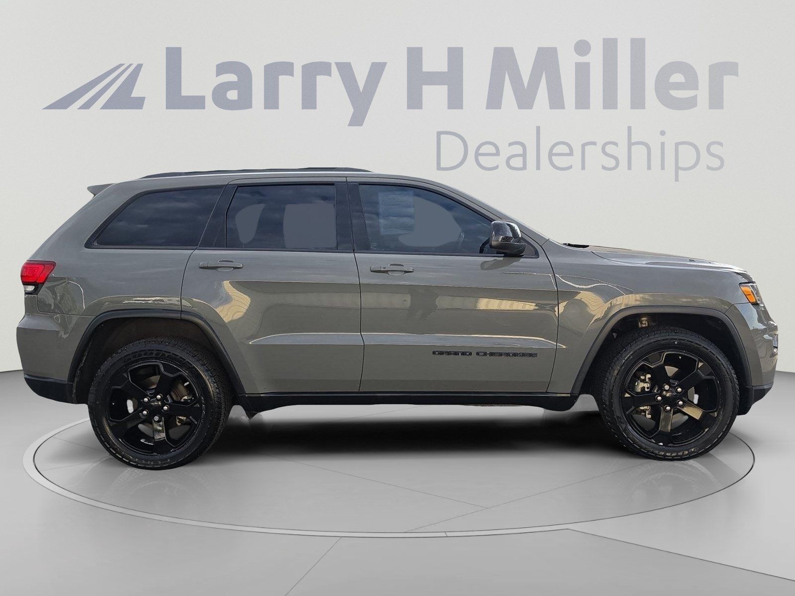 Used 2019 Jeep Grand Cherokee Laredo AWD/4WD image 6