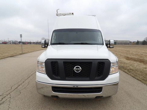 Used 2017 Nissan NV 3500 SL w/ Technology Package RWD image 2