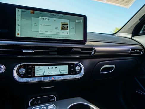 Used 2023 Genesis GV60 Advanced image 41