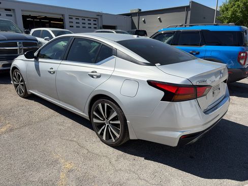 Used 2022 Nissan Altima 2.5 SR image 2
