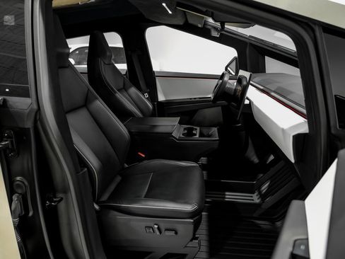 Used 2024 Tesla Cybertruck AWD Crew Cab image 34