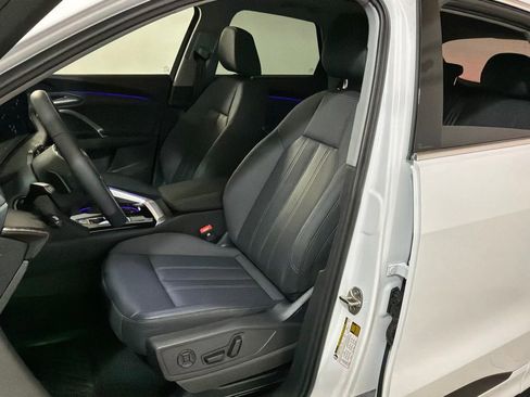 Certified 2025 Audi Q5 Premium w/ Convenience Package image 7