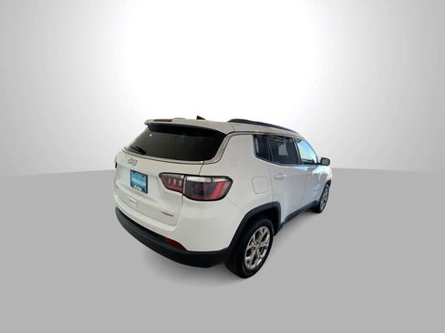 Used 2024 Jeep Compass Latitude image 8