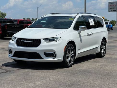 Used 2024 Chrysler Pacifica Pinnacle AWD/4WD image 48