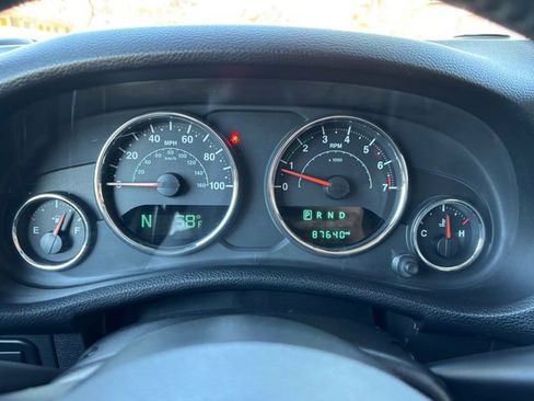 Used 2017 Jeep Wrangler Unlimited Rubicon w/ Connectivity Group image 40