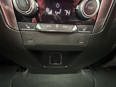 Used 2025 GMC Yukon Denali image 31