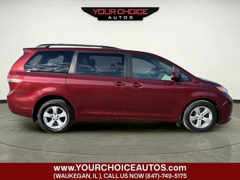 Used 2011 Toyota Sienna LE image 7