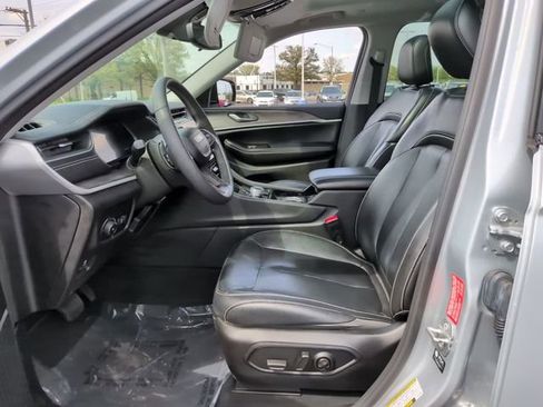 Used 2023 Jeep Grand Cherokee L Limited w/ Trailer Tow Group (B) AWD/4WD image 21