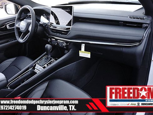 New 2026 Jeep Compass Latitude image 12