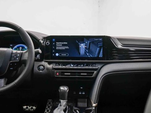 Used 2025 Toyota Camry SE w/ Multimedia Upgrade Package image 13