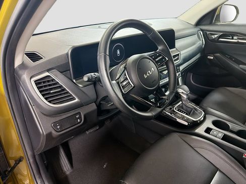 Used 2024 Kia Seltos SX w/ SX Sunroof Package AWD/4WD image 11
