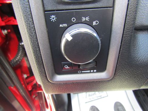 Used 2018 RAM 2500 Tradesman w/ Chrome Appearance Group image 28