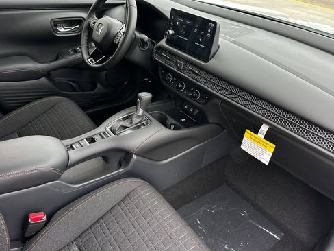Used 2027 Honda HR-V Sport image 17