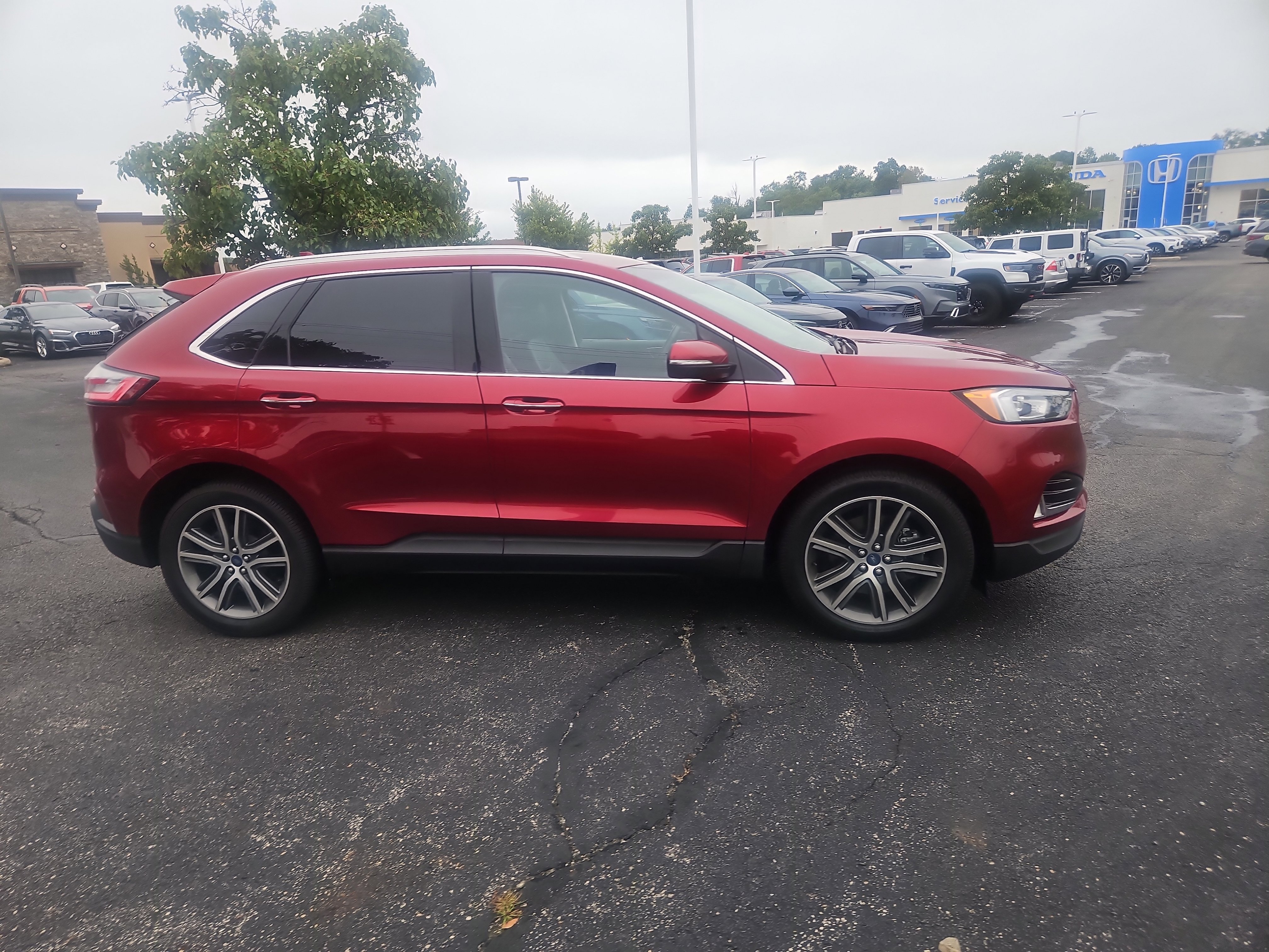 Used 2019 Ford Edge Titanium w/ Cold Weather Package AWD/4WD image 17