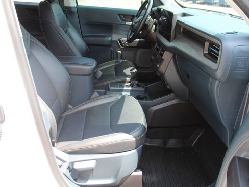 Used 2025 Ford Maverick Lobo AWD/4WD image 13