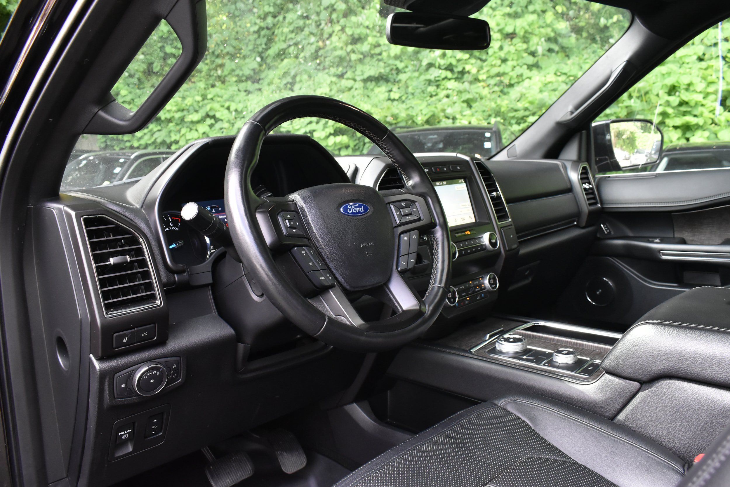 Used 2019 Ford Expedition Limited w/ Driver Assistance Package AWD/4WD image 13