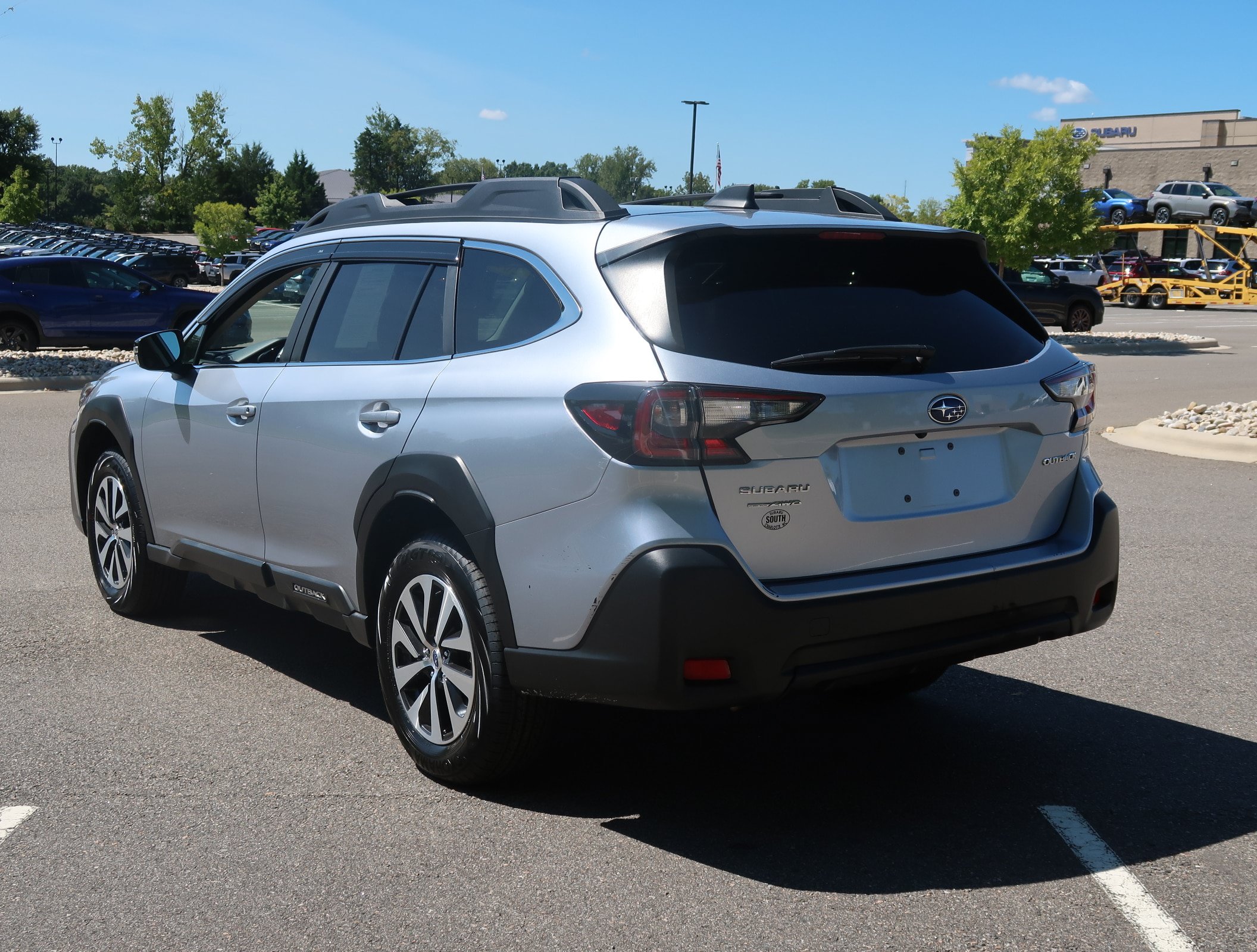 Used 2024 Subaru Outback Premium AWD/4WD image 6
