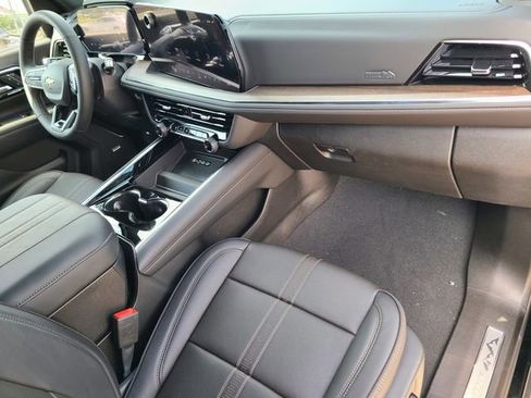 New 2025 Chevrolet Suburban High Country image 18