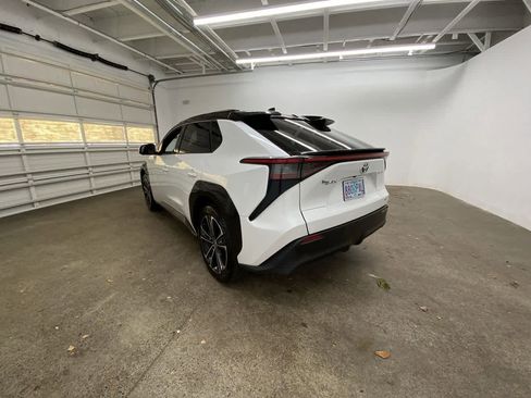 Used 2023 Toyota bZ4X Limited image 4