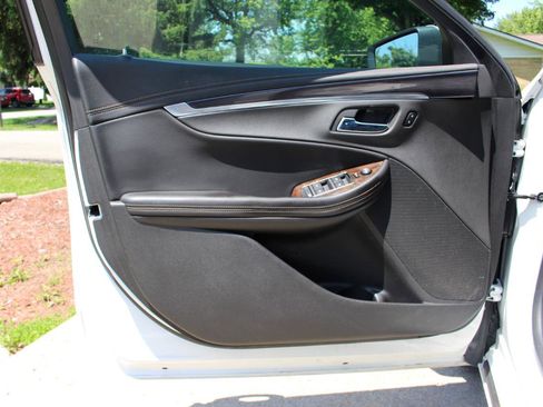 Used 2014 Chevrolet Impala LT w/ Convenience Package FWD image 12