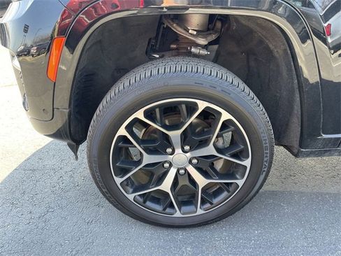 Used 2022 Jeep Grand Cherokee Summit image 10