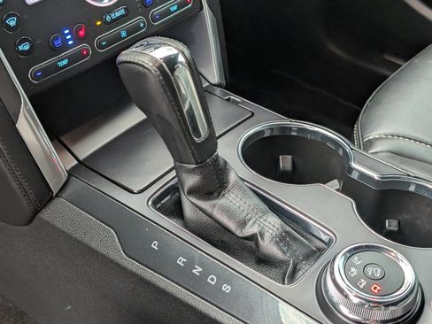 Used 2018 Ford Explorer Platinum AWD/4WD image 21