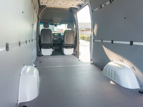Used 2024 Mercedes-Benz Sprinter 2500 image 36