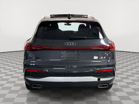 Used 2025 Audi Q5 Premium Plus w/ Premium Plus AWD/4WD image 4