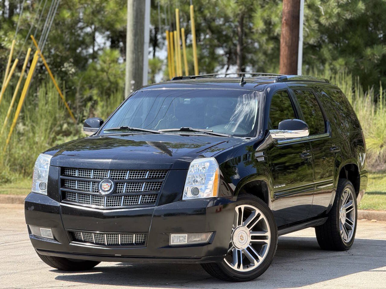 Used 2012 Cadillac Escalade Premium RWD image 1