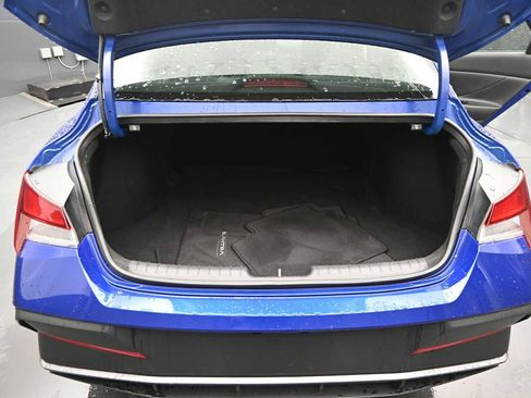 Used 2024 Hyundai Elantra SE FWD image 13