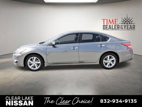 Used 2015 Nissan Altima 2.5 SV w/ Convenience Package image 4