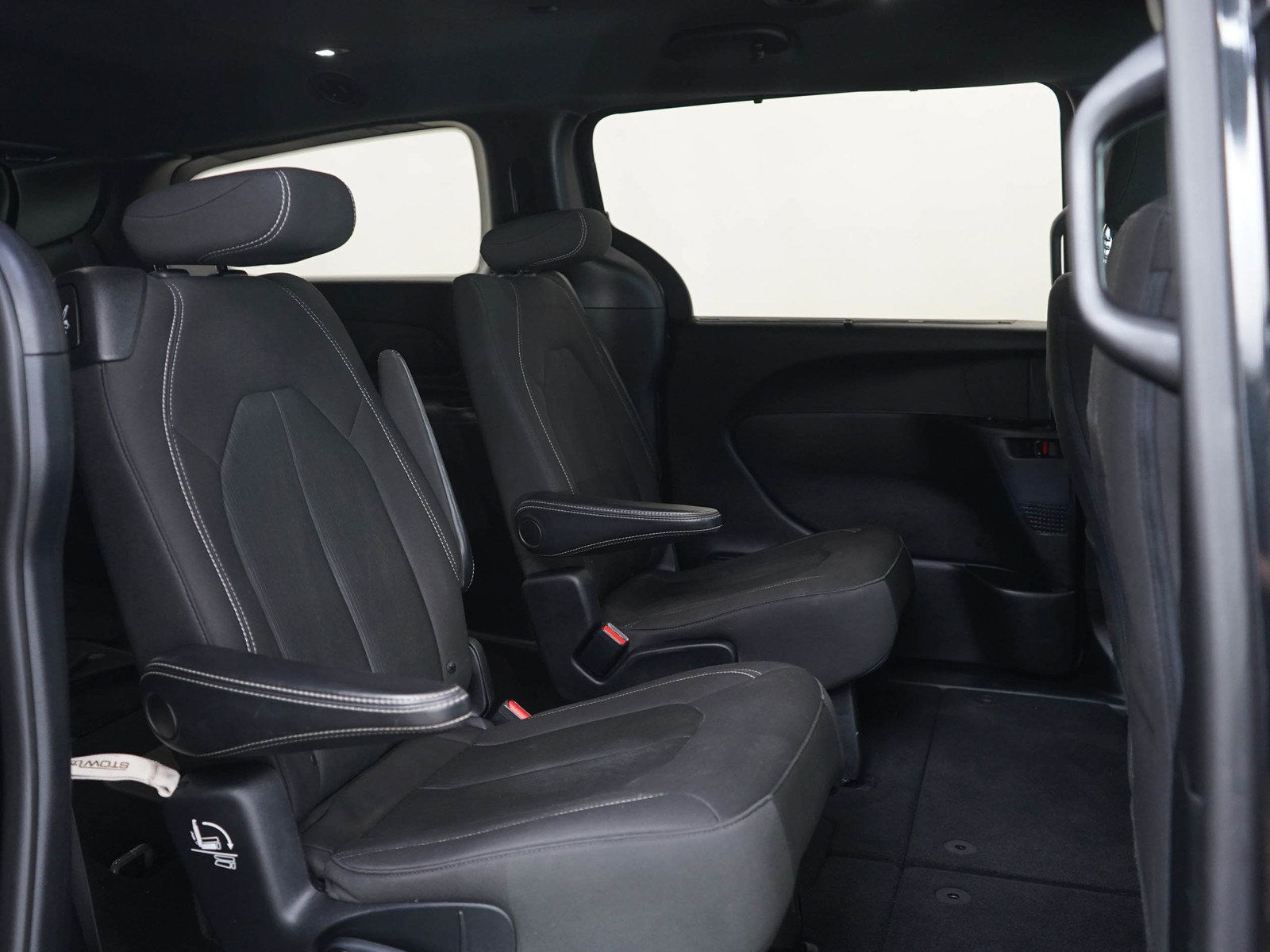 Used 2019 Chrysler Pacifica Touring Plus w/ S Appearance Package FWD image 12
